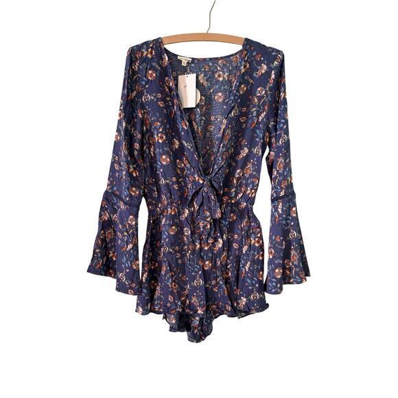 En Creme Women’s Small Navy Floral Romper With Opening On Abdomen With Tie - Picture 1 of 6
